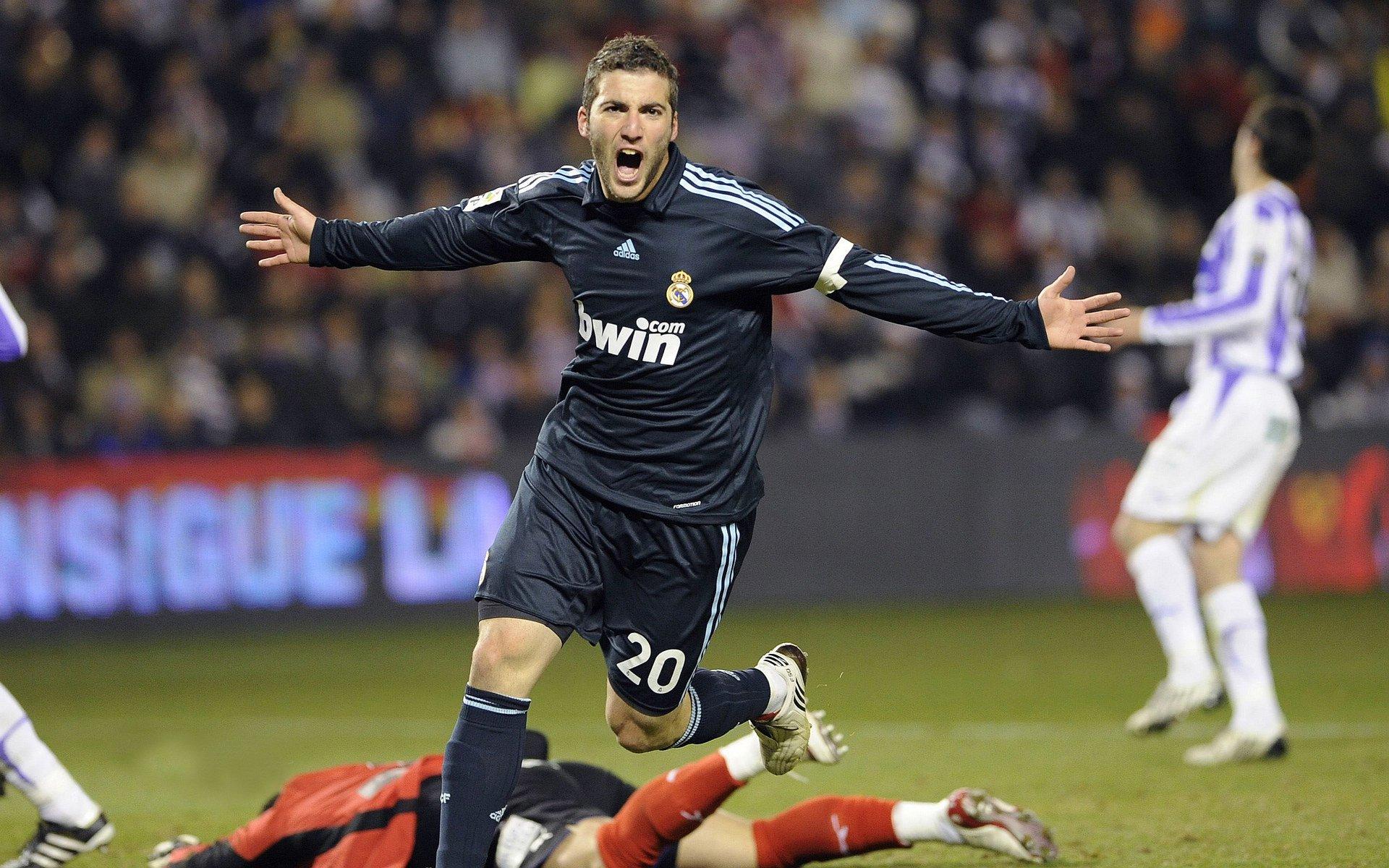 孔帕尼德甲夺冠帅位稳固,领导球员齐赞其执教魅力